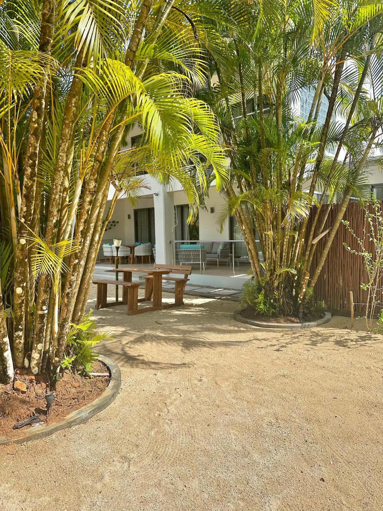 Pineapple Beach Villas Baie Lazare  ภายนอก รูปภาพ