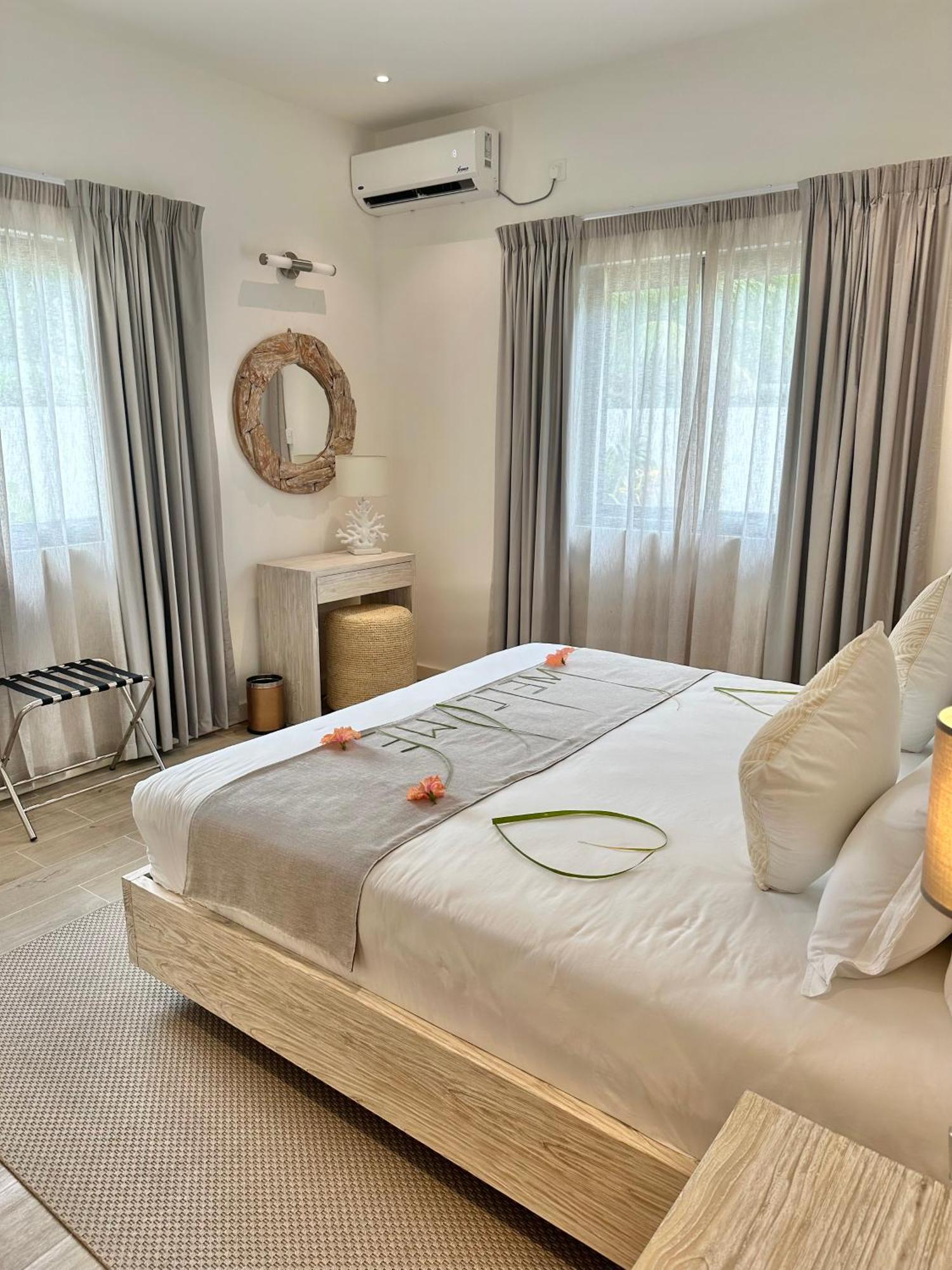 Pineapple Beach Villas Baie Lazare  ภายนอก รูปภาพ