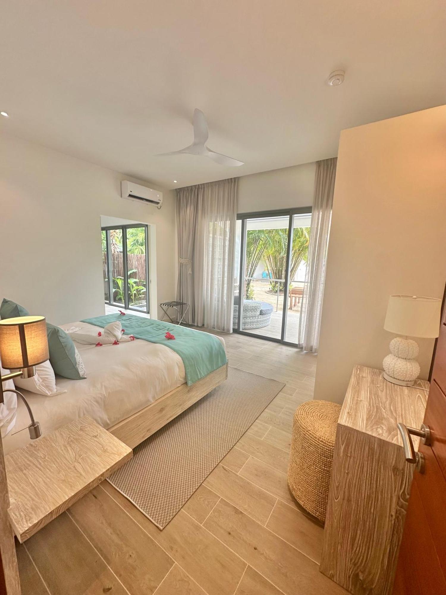 Pineapple Beach Villas Baie Lazare  ภายนอก รูปภาพ